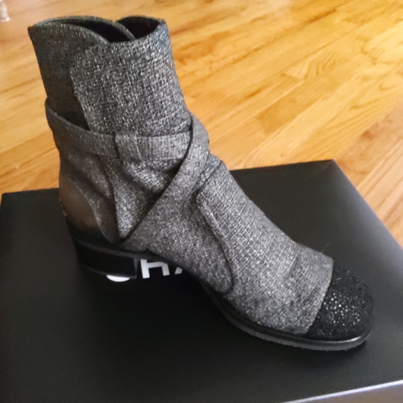 CHANEL💥New💥Pewter & Black Tweed Booties - Picture 2 of 8